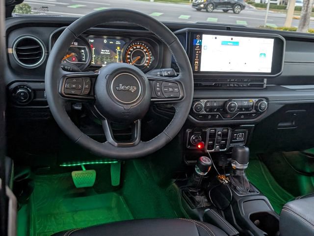 Used 2025 Jeep Gladiator Sport image 9