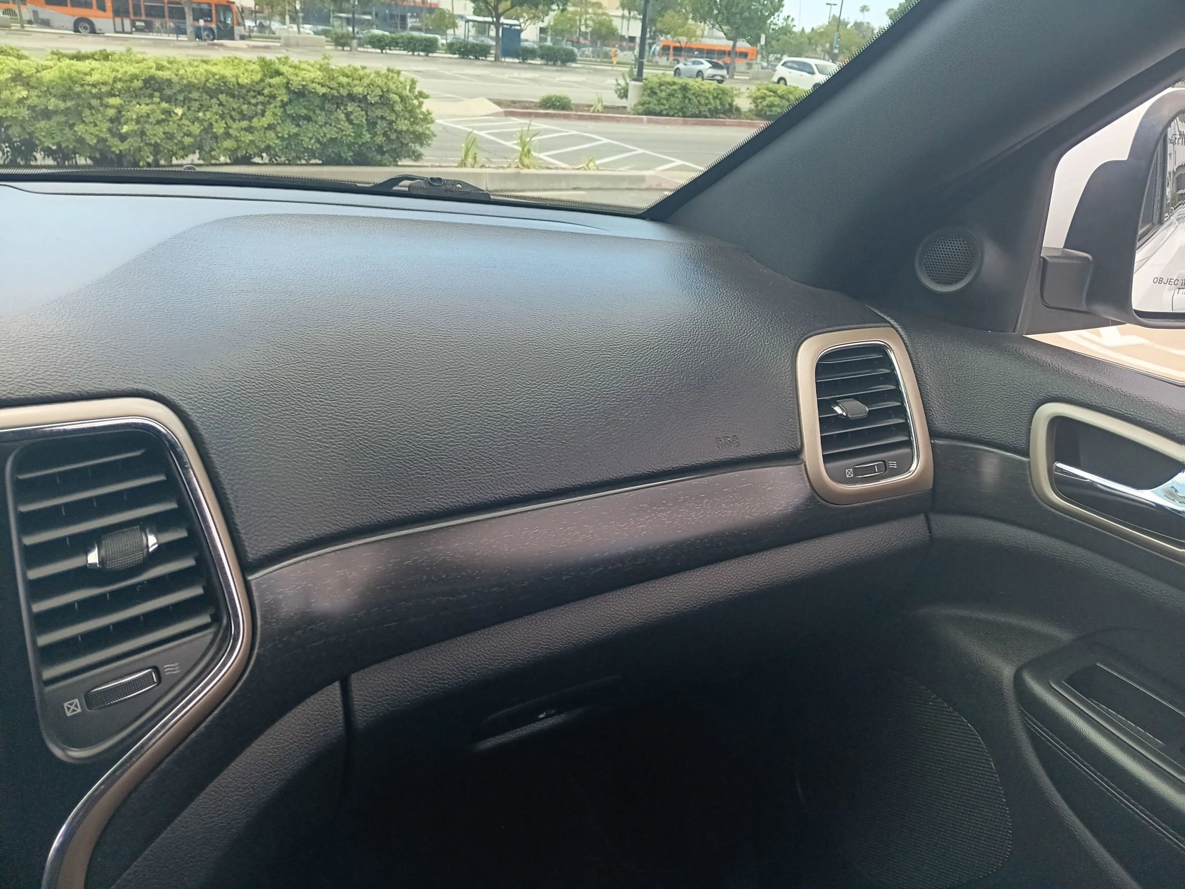 Used 2017 Jeep Grand Cherokee Laredo image 18
