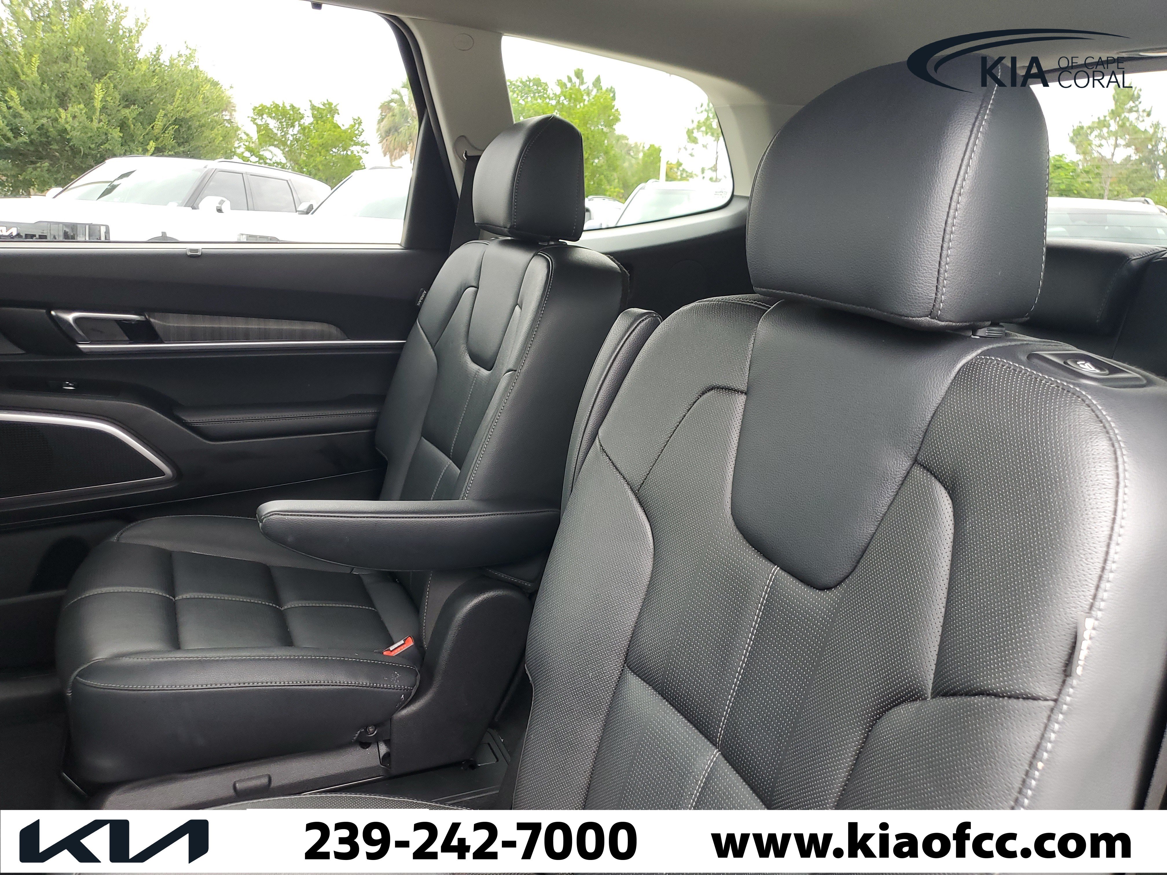Certified 2024 Kia Telluride EX w/ EX Captain's Chair Package FWD image 12
