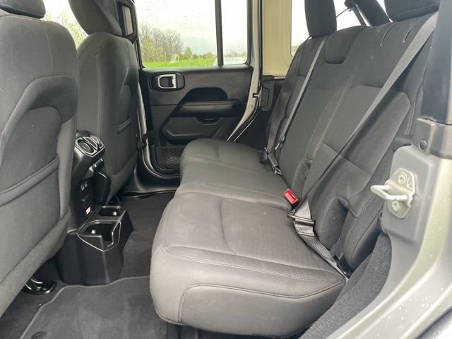Used 2019 Jeep Wrangler Unlimited Sahara AWD/4WD image 10
