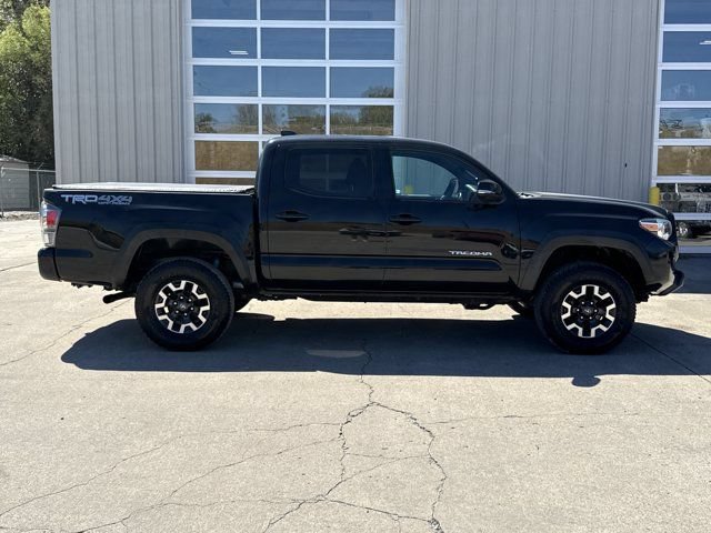Used 2020 Toyota Tacoma TRD Off-Road w/ Technology Package AWD/4WD image 2