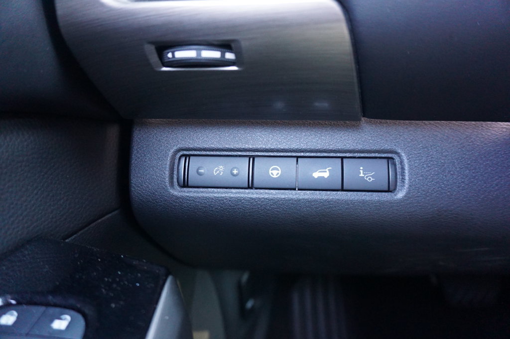Used 2024 Nissan Pathfinder Platinum FWD image 5