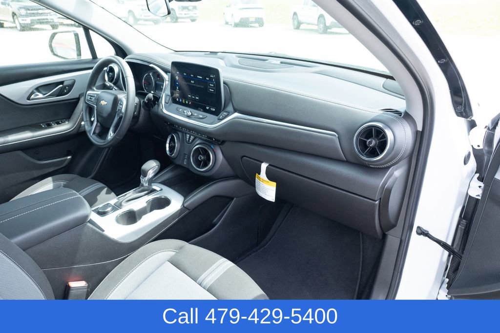 Used 2025 Chevrolet Blazer LT image 40