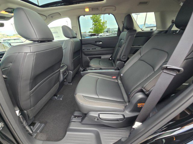 New 2025 Nissan Pathfinder SL w/ SL Premium Package image 19