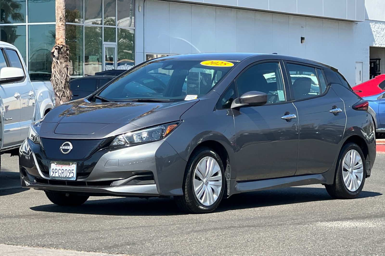 Certified 2025 Nissan Leaf S FWD image 8