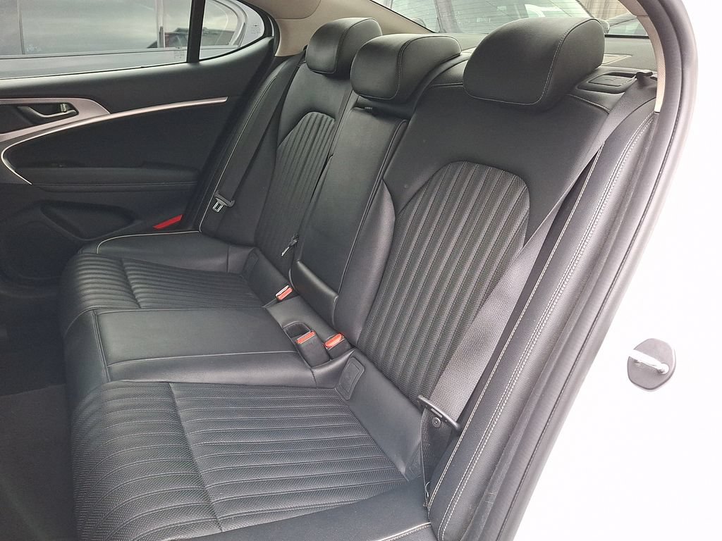 Used 2022 Genesis G70 3.3T RWD image 9