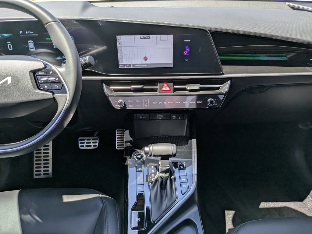 Certified 2025 Kia Niro EX Touring FWD image 16