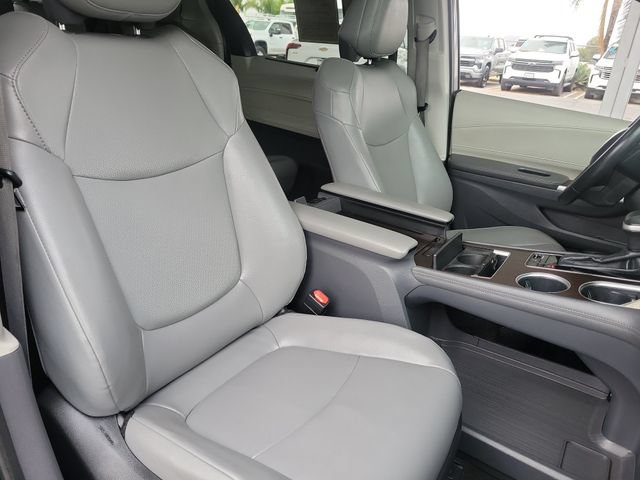 Used 2022 Toyota Sienna XLE w/ XLE Plus Package FWD image 24