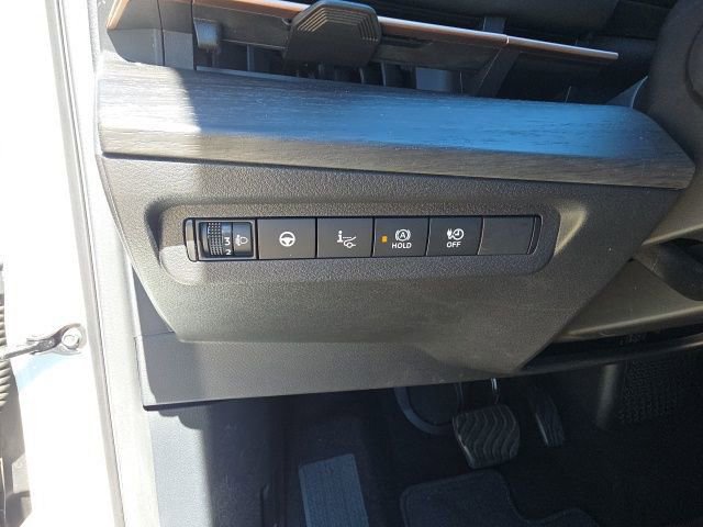 Used 2023 Nissan Ariya AWD image 15