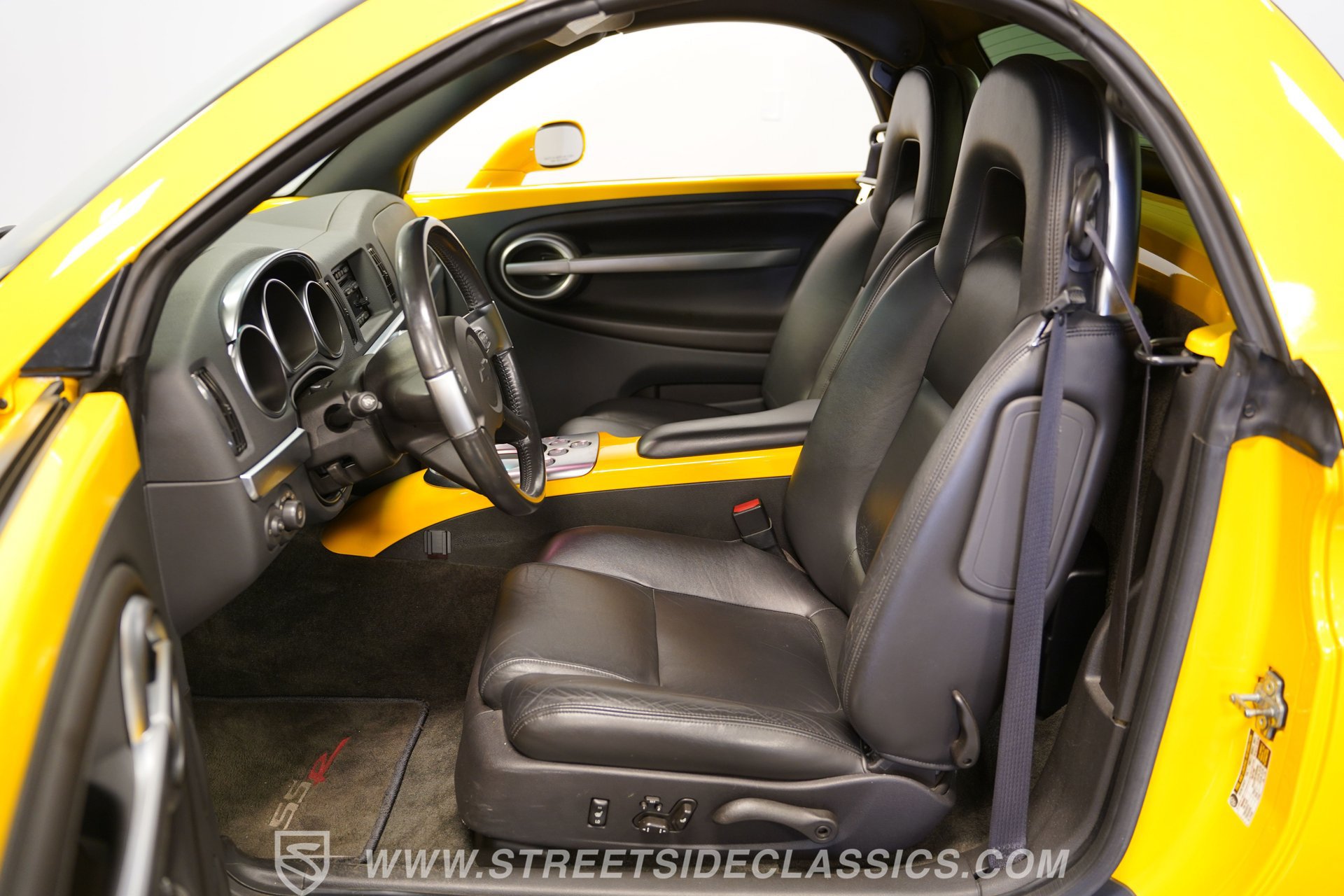 Used 2004 Chevrolet SSR w/ Preferred Equipment Group RWD image 39