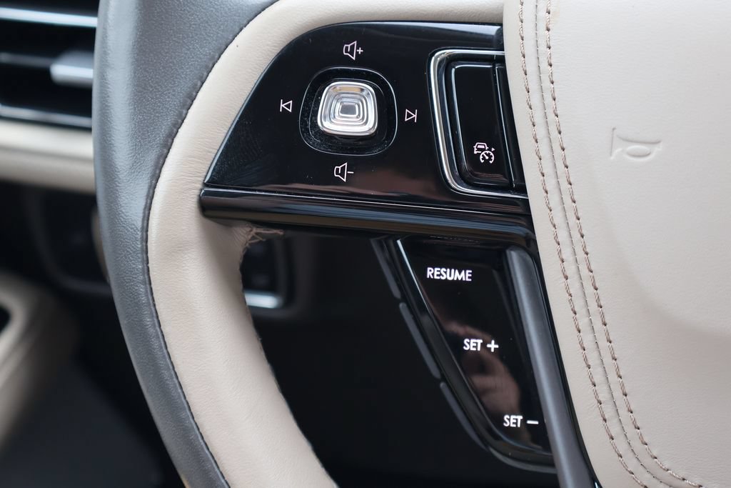 Used 2023 Lincoln Aviator Reserve w/ Equipment Group 201A AWD/4WD image 8