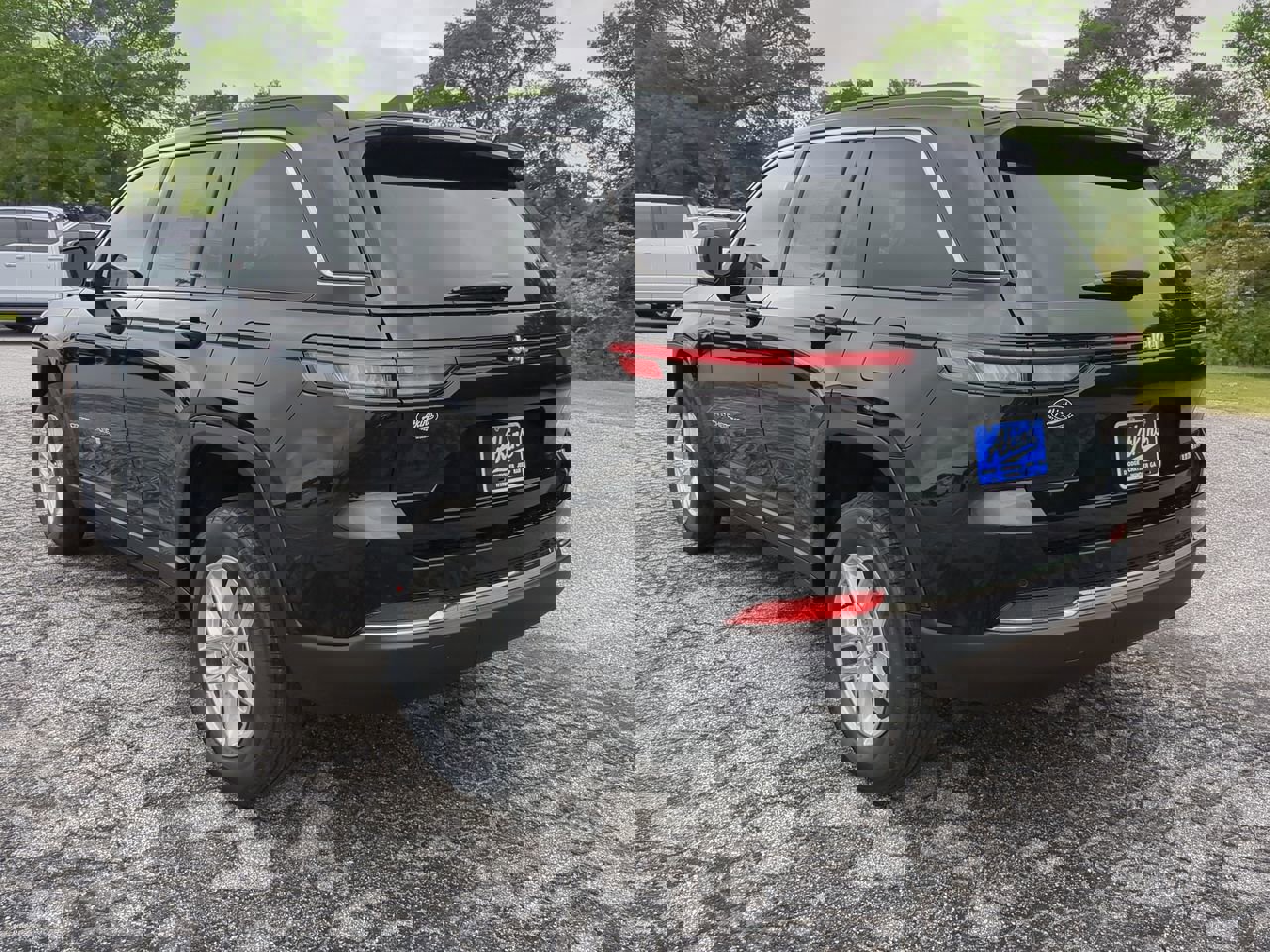 New 2025 Jeep Grand Cherokee Laredo X w/ Luxury Tech Group I image 5