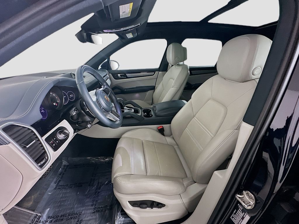 Certified 2023 Porsche Cayenne Platinum Edition image 5