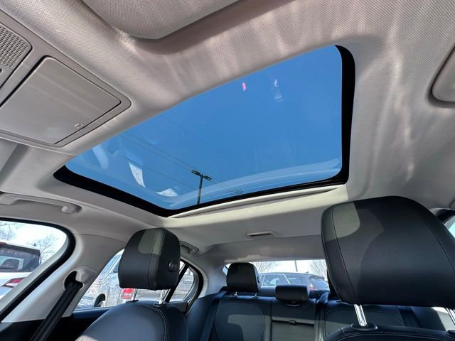 Used 2019 Jaguar XE Premium image 24