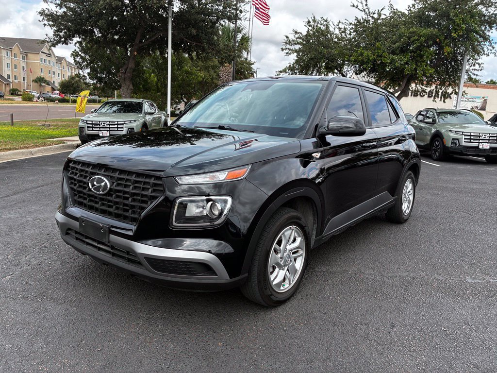 Used 2025 Hyundai Venue SE FWD image 1