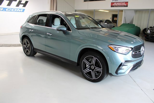 Used 2025 Mercedes-Benz GLC 350e 4MATIC w/ AMG Line image 41