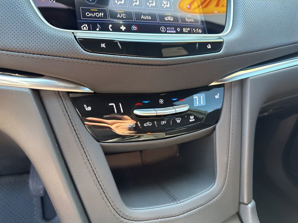 New 2025 Cadillac XT6 Luxury image 36