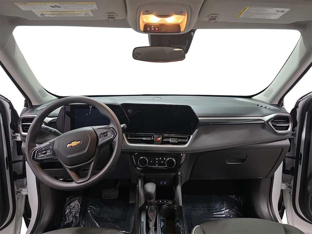 Certified 2025 Chevrolet TrailBlazer LT w/ Driver Confidence Package image 9