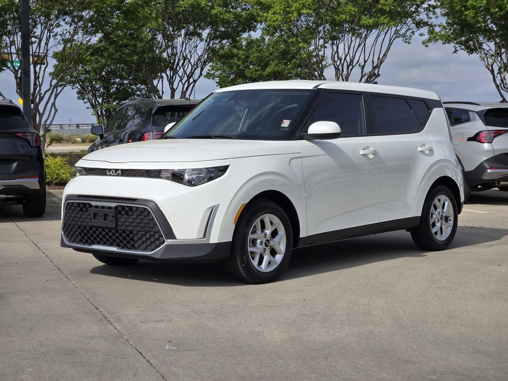 Certified 2025 Kia Soul S FWD image 2