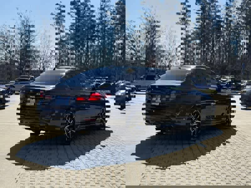 Used 2022 BMW 530i xDrive w/ Executive Package image 6