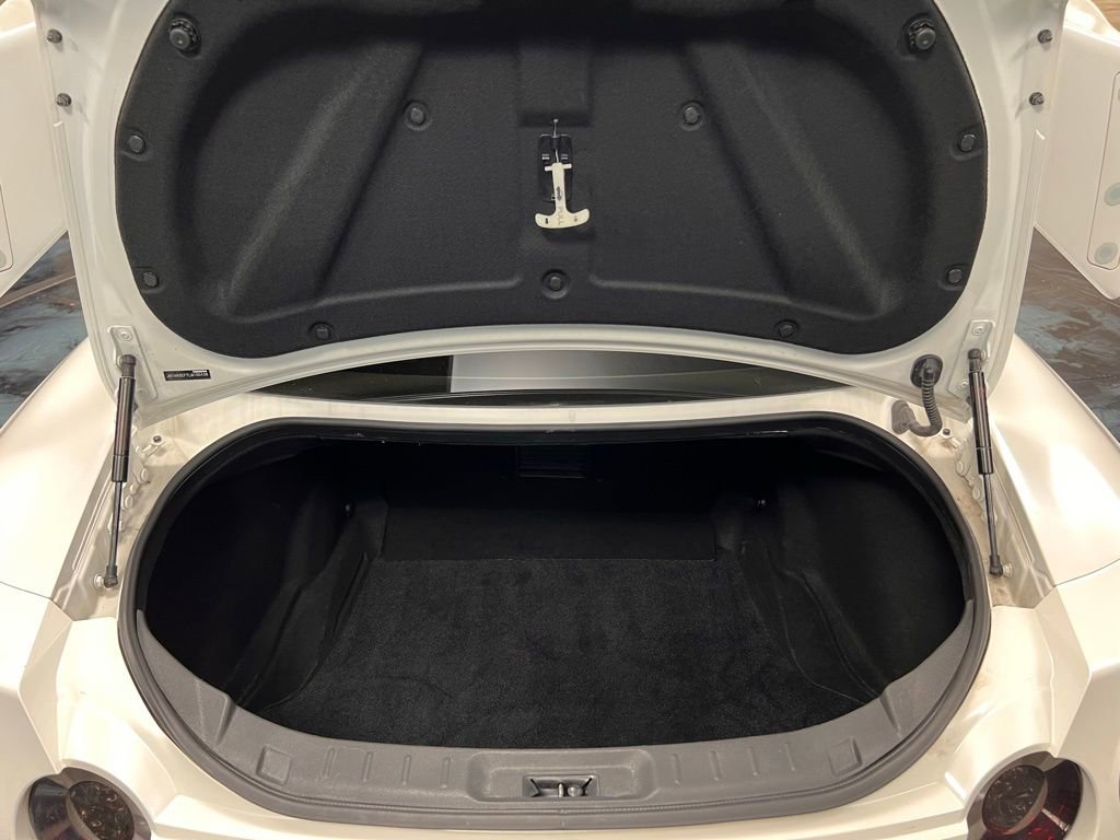 Used 2020 Nissan GT-R Premium image 13