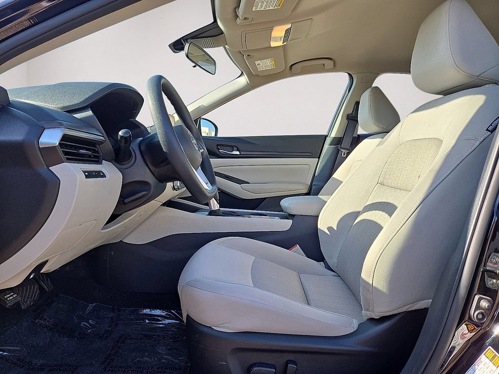 Used 2025 Nissan Altima 2.5 SV FWD image 22