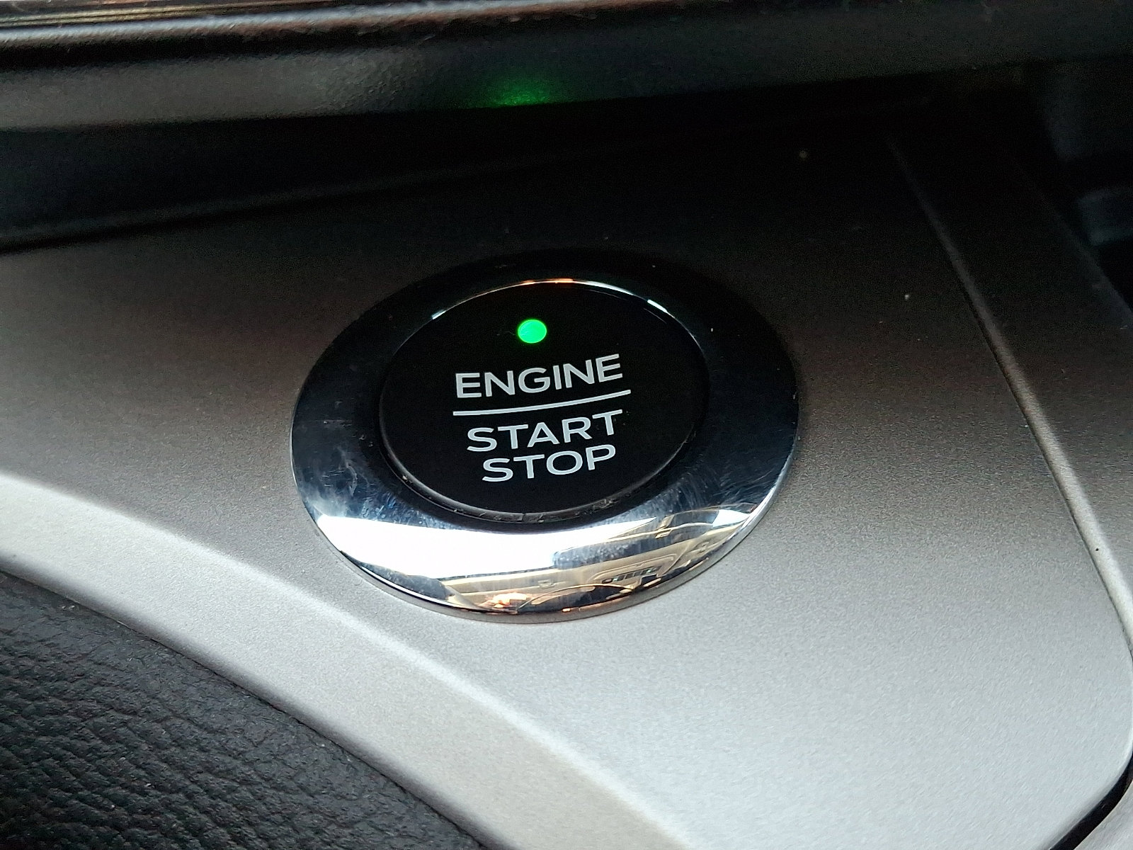 Used 2021 Ford Explorer XLT w/ Equipment Group 202A image 25