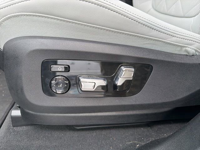 Used 2026 BMW X5 xDrive50e w/ Executive Package image 29