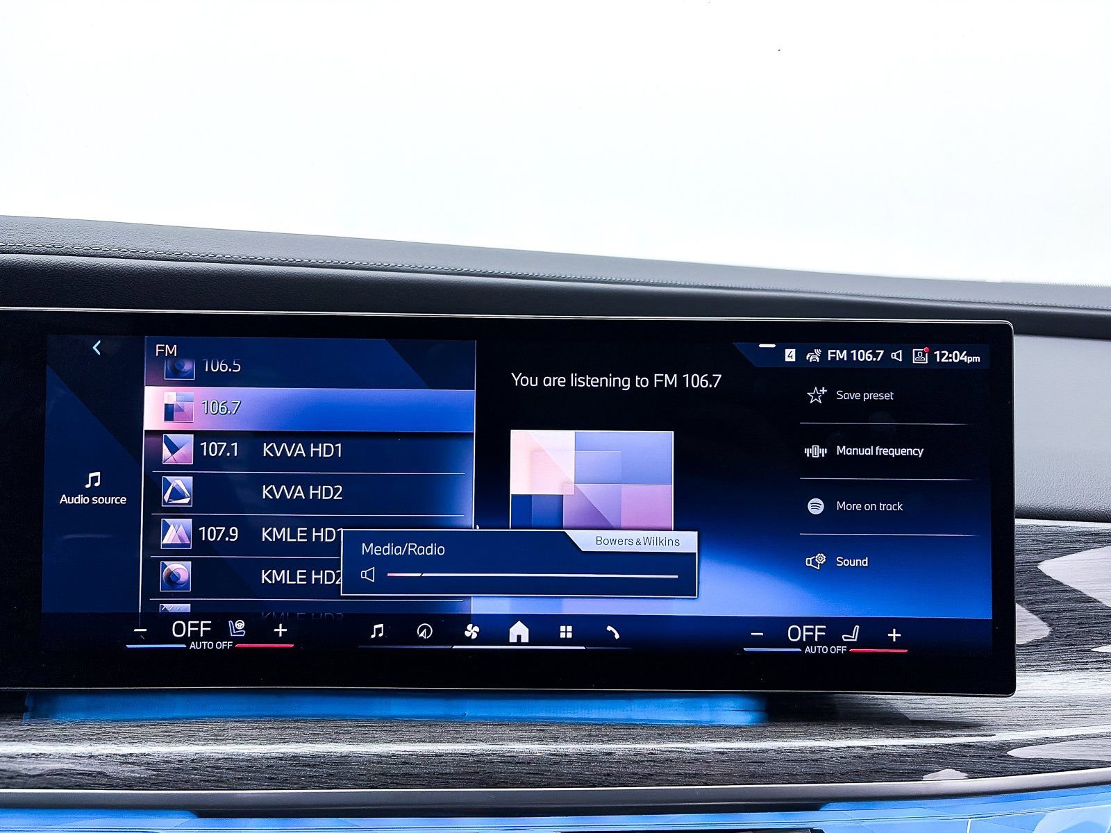 Used 2023 BMW 740i w/ Executive Package image 41