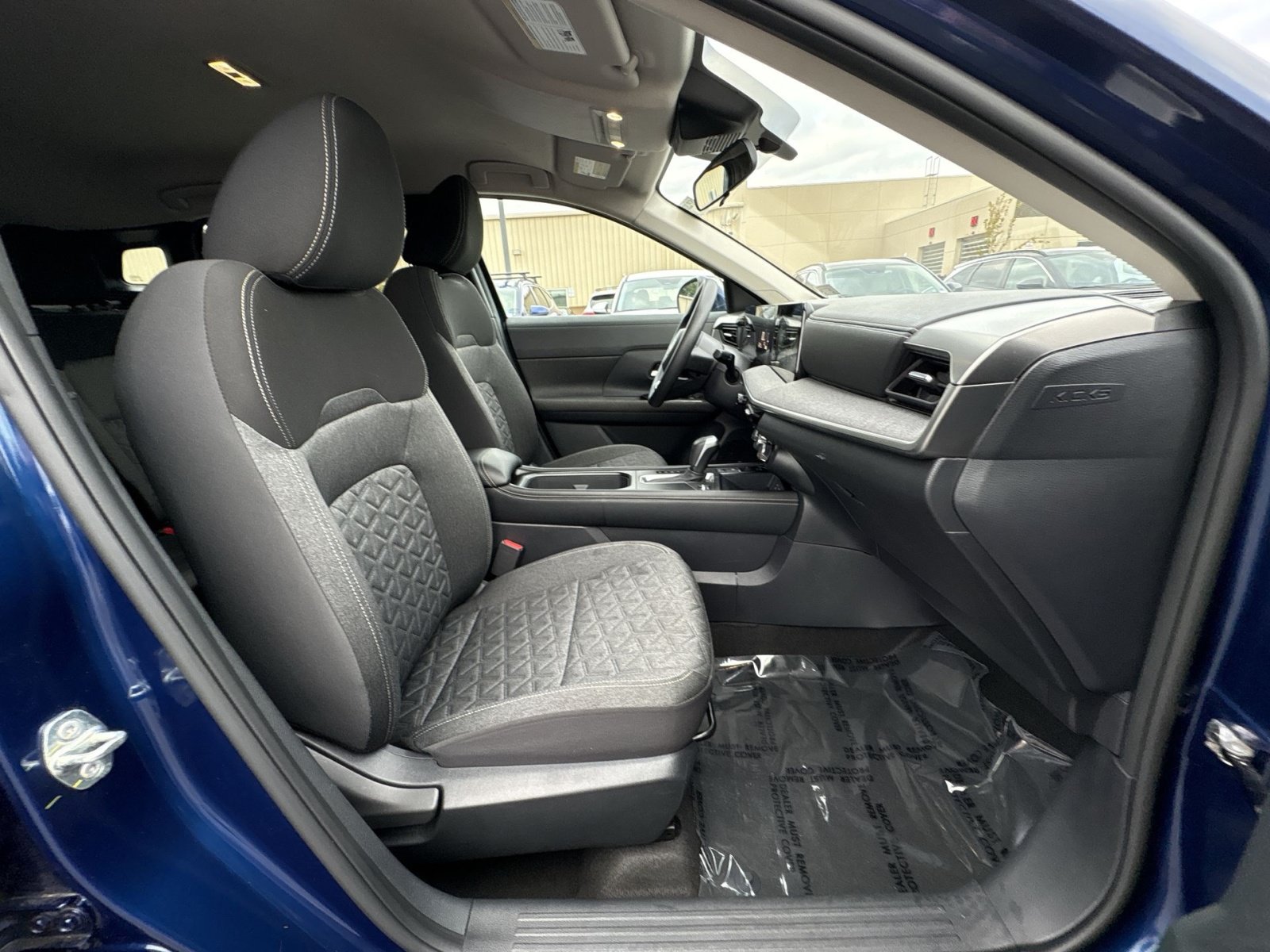 Used 2025 Nissan Kicks SV AWD/4WD image 25