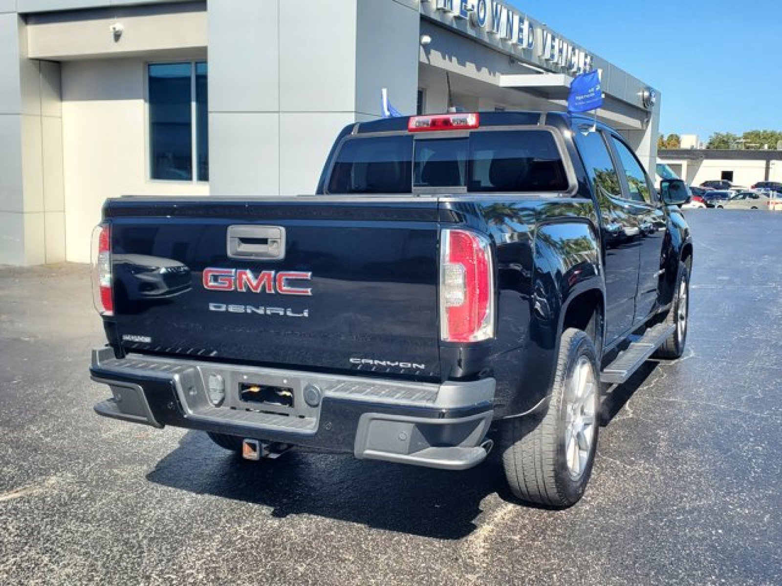 Used 2021 GMC Canyon Denali image 7