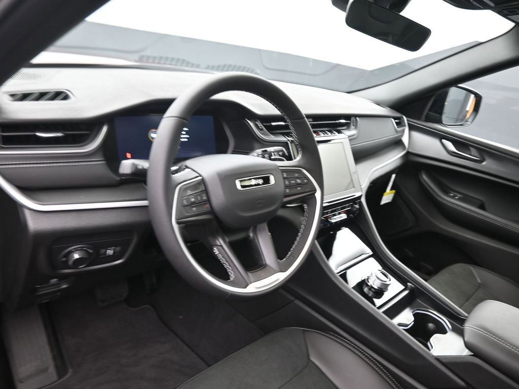 New 2025 Jeep Grand Cherokee Laredo image 33