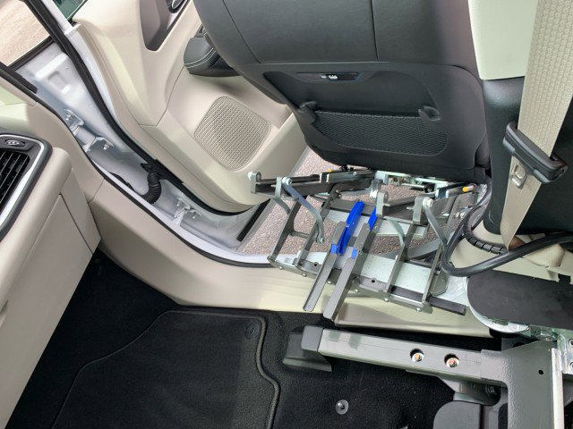 Used 2024 Chrysler Pacifica Touring-L image 6