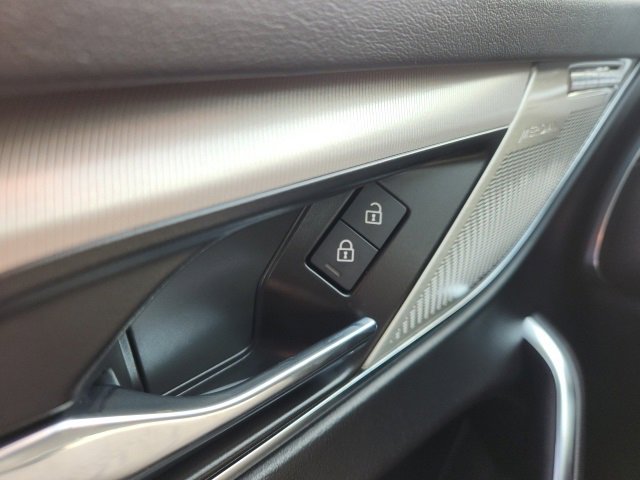 Used 2025 Jaguar F-PACE R-Dynamic S image 37