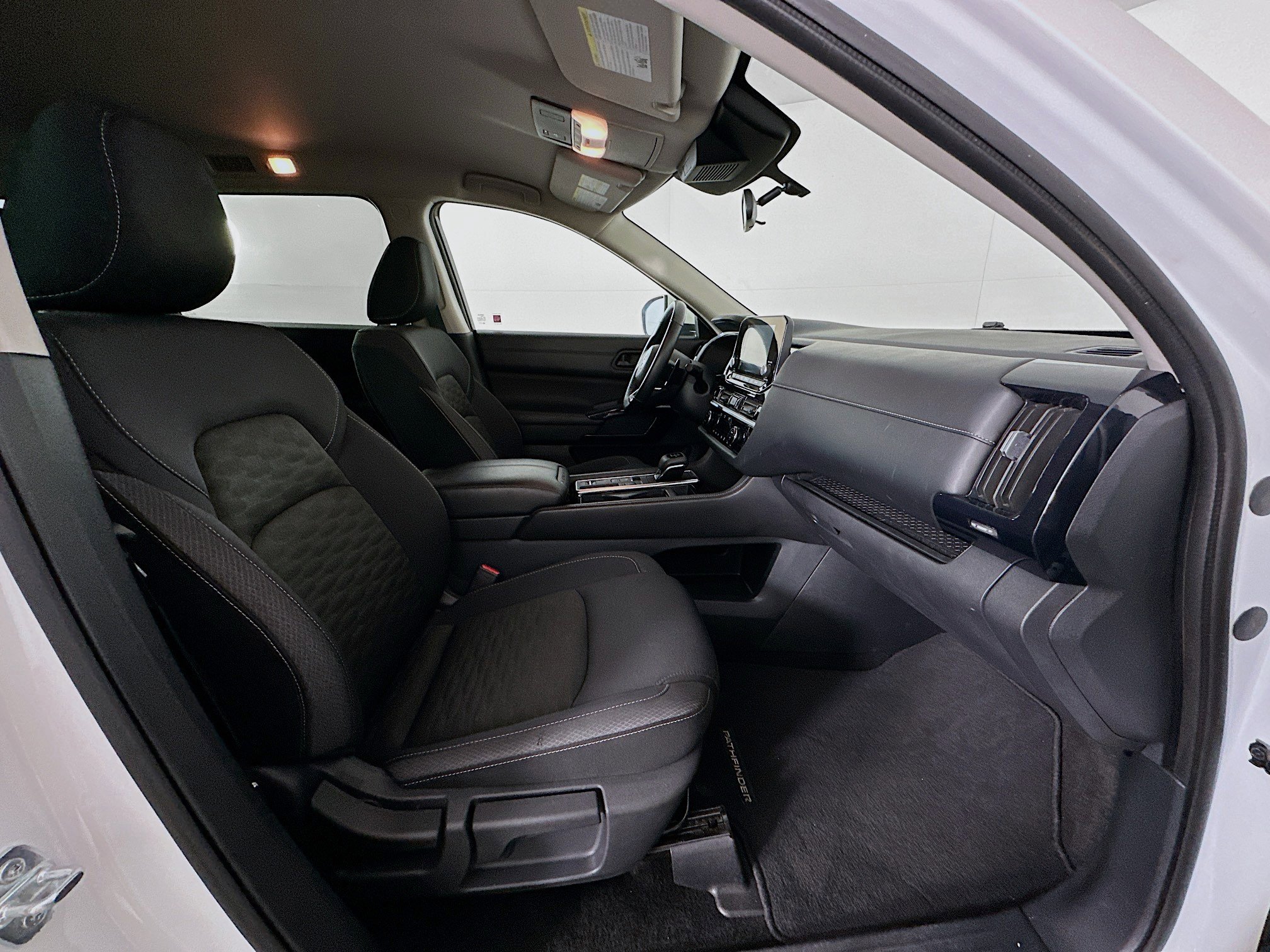 Used 2025 Nissan Pathfinder SV image 32