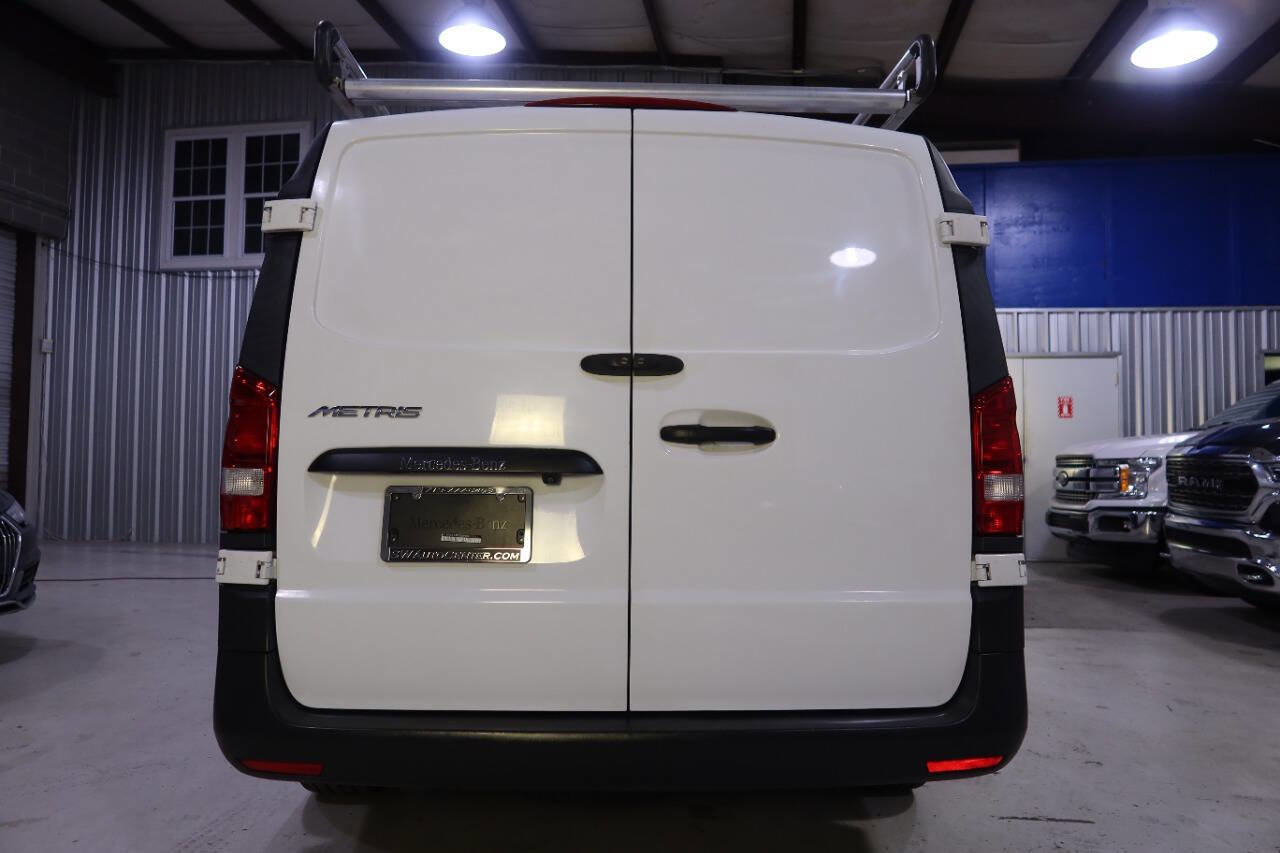 Used 2021 Mercedes-Benz Metris image 4