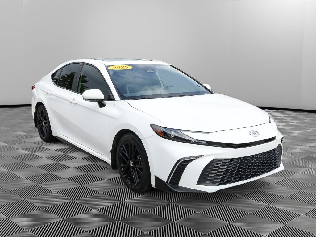Used 2025 Toyota Camry SE image 8