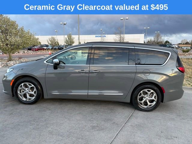 Used 2023 Chrysler Pacifica Limited image 4