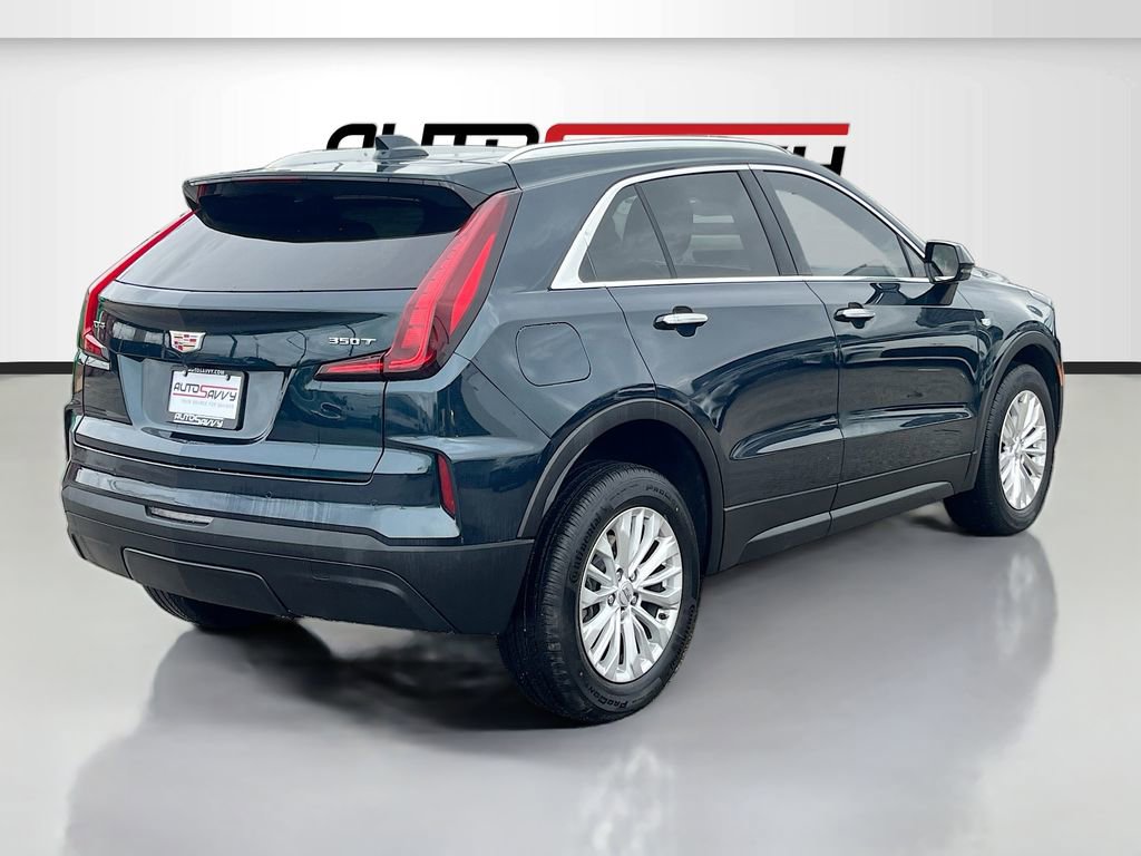 Used 2024 Cadillac XT4 Luxury w/ Cold Weather Package FWD image 7