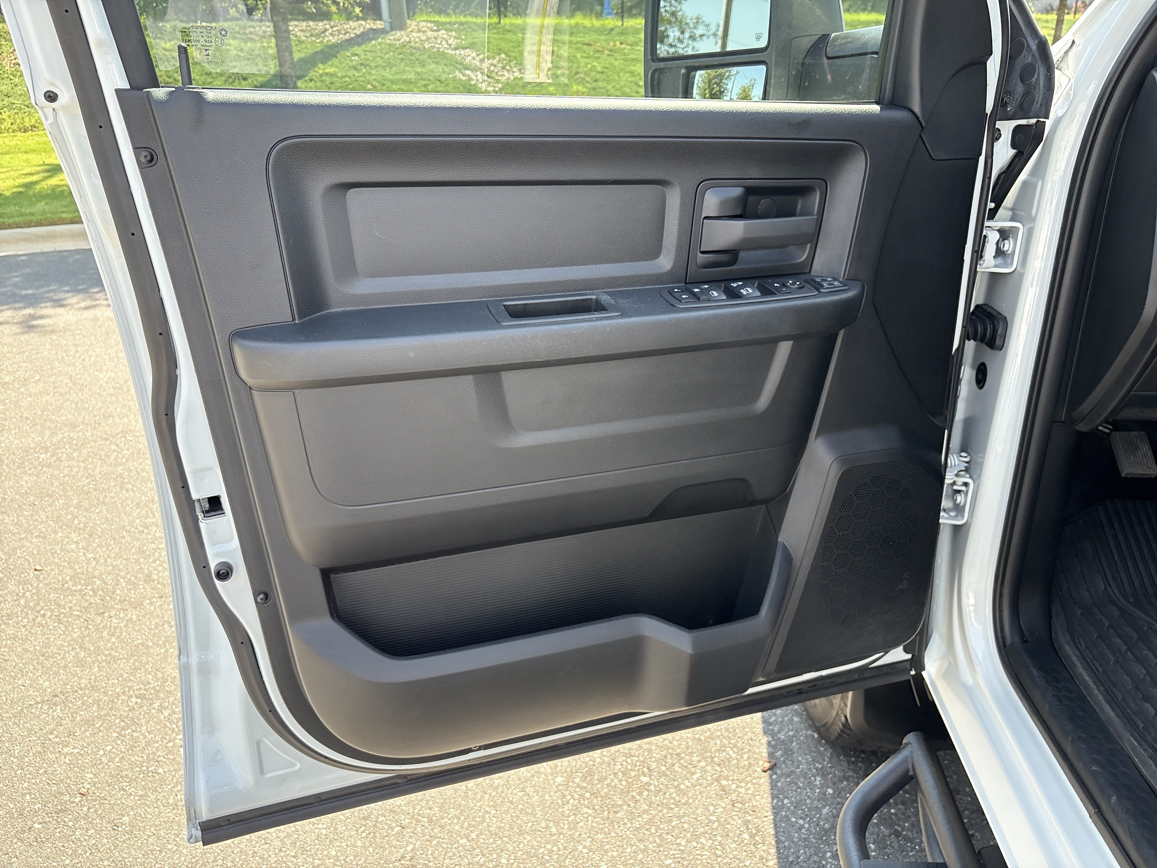 Used 2024 RAM 2500 Tradesman w/ Chrome Appearance Group AWD/4WD image 15