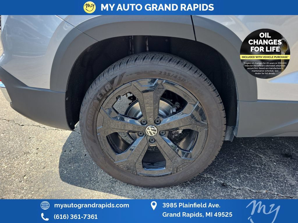 Used 2025 Volkswagen Taos SEL w/ Black Wheel Plus Package AWD/4WD image 32