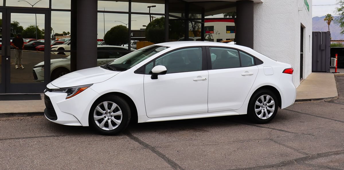 Used 2023 Toyota Corolla LE FWD image 4