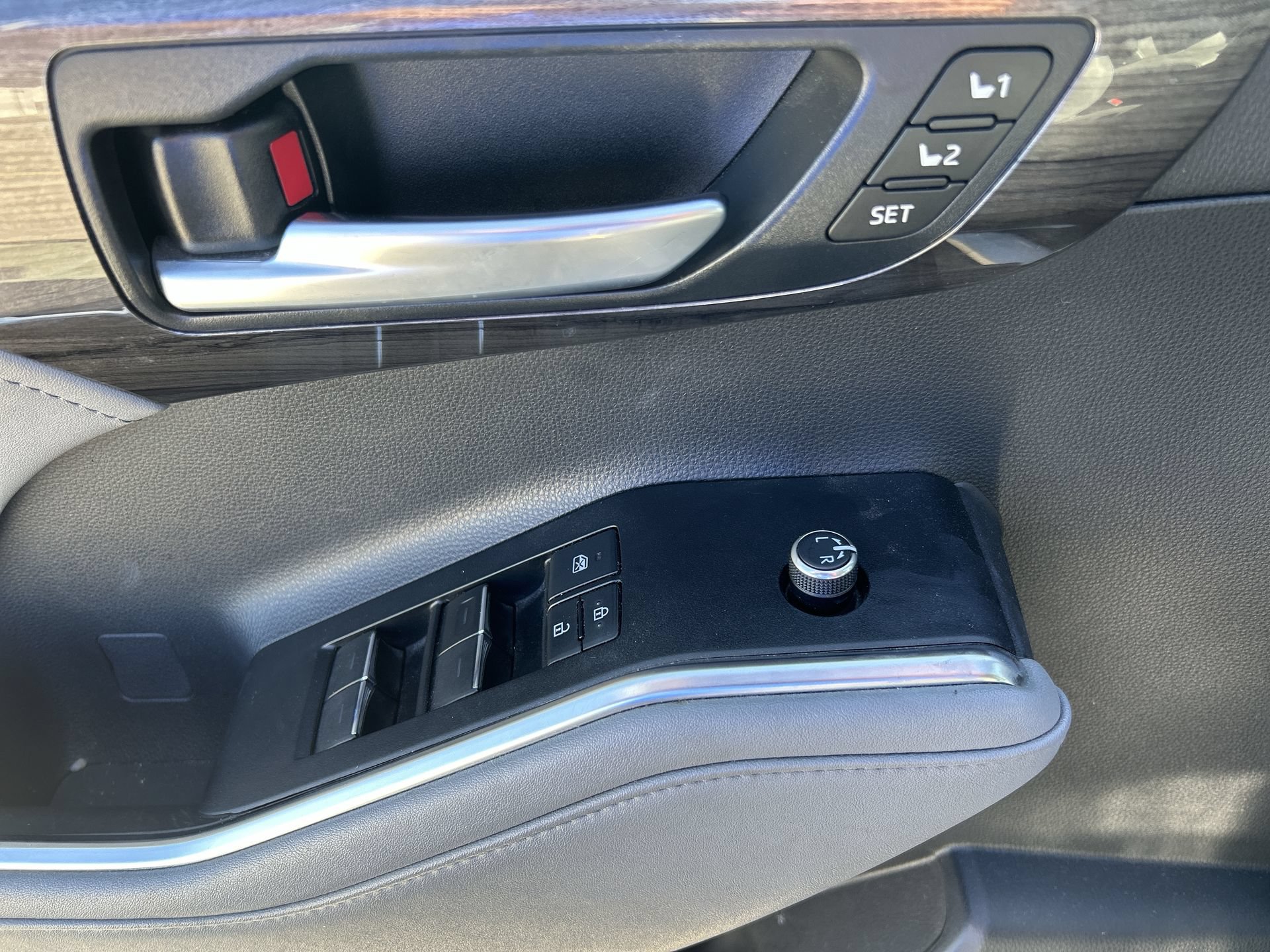 Used 2020 Toyota Highlander Limited FWD image 15