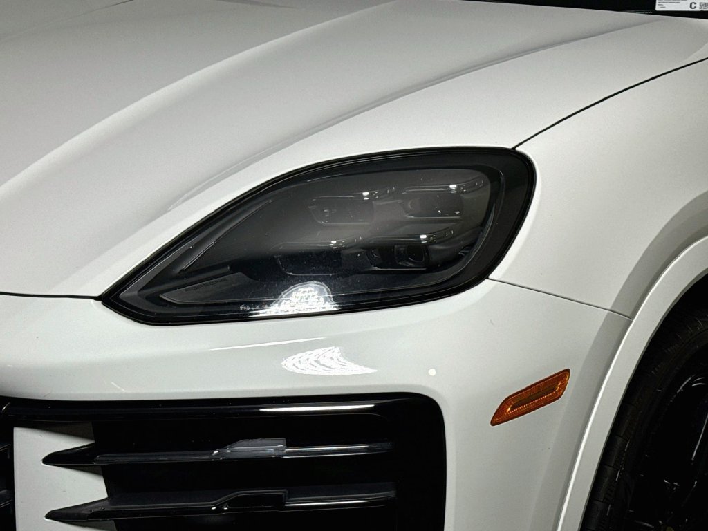 Certified 2024 Porsche Cayenne Coupe AWD/4WD image 25