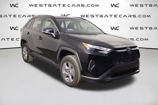 Used 2025 Toyota RAV4 XLE FWD image 40