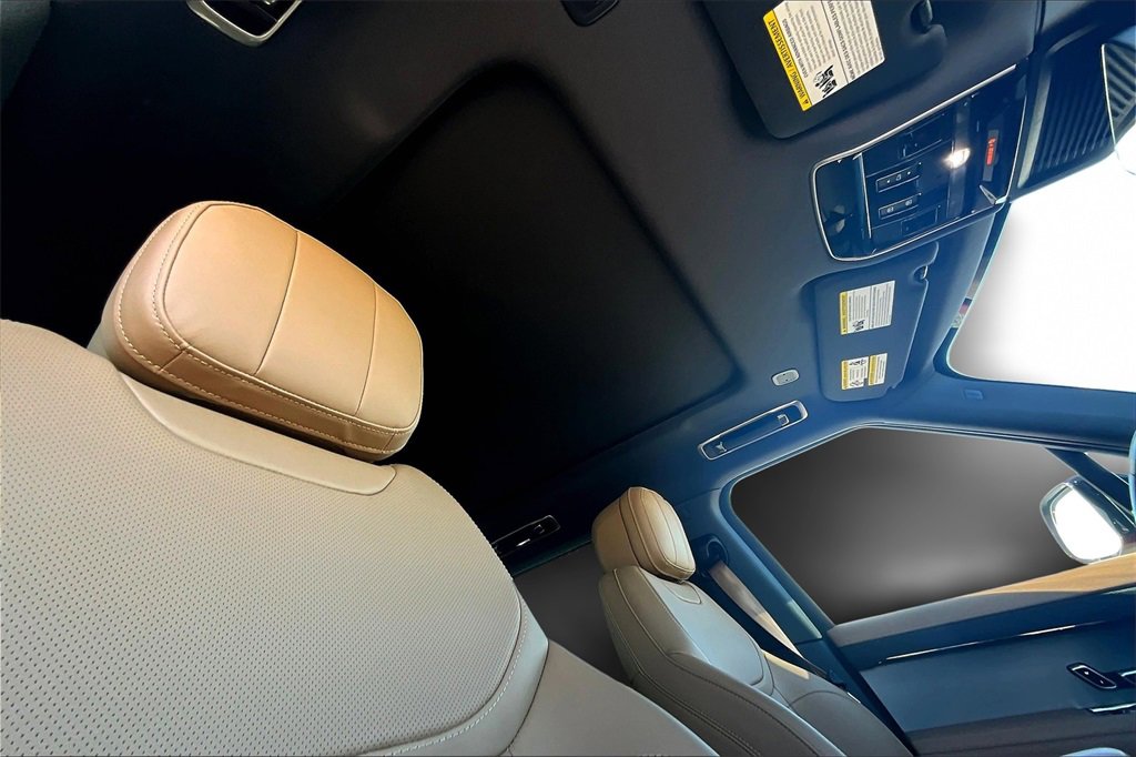 Certified 2025 Land Rover Range Rover Sport SE image 17