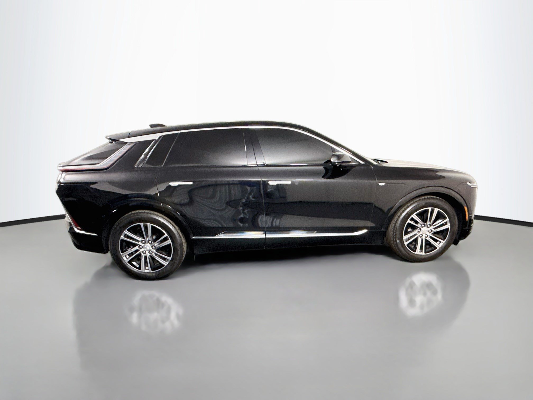 Used 2023 Cadillac Lyriq AWD image 11