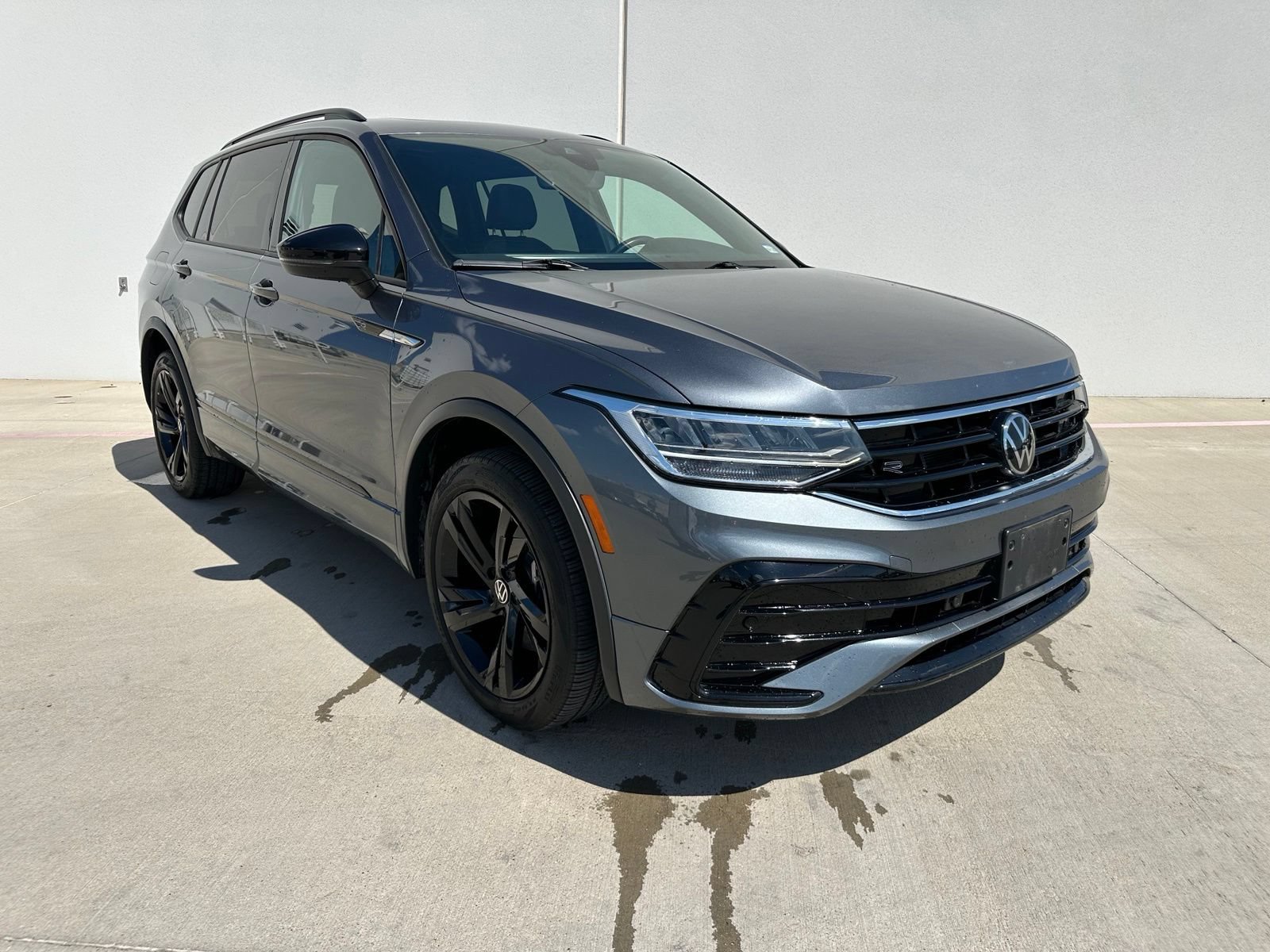 Used 2024 Volkswagen Tiguan SE R-Line w/ MDO Package, Three-Row FWD 360° Tour