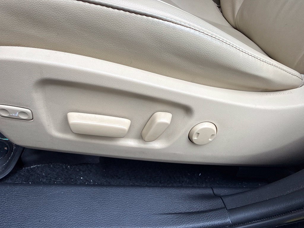 Used 2019 Toyota Highlander XLE AWD/4WD image 25
