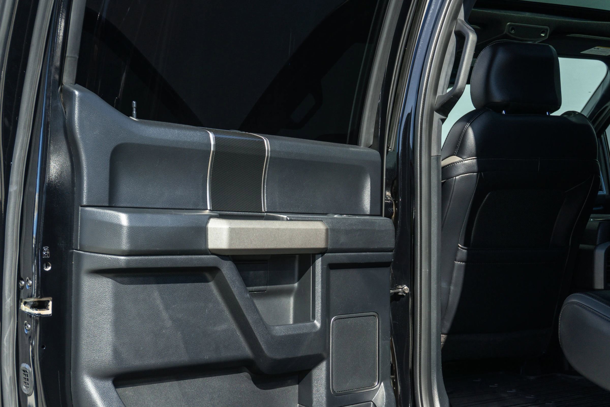 Used 2017 Ford F150 Raptor w/ Equipment Group 802A Luxury AWD/4WD image 61